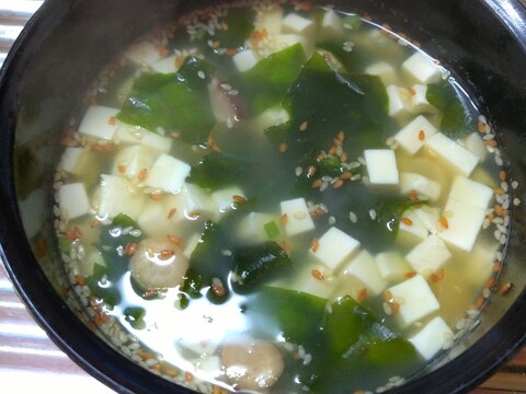 絹ごし豆腐とエリンギ入りわかめスープ